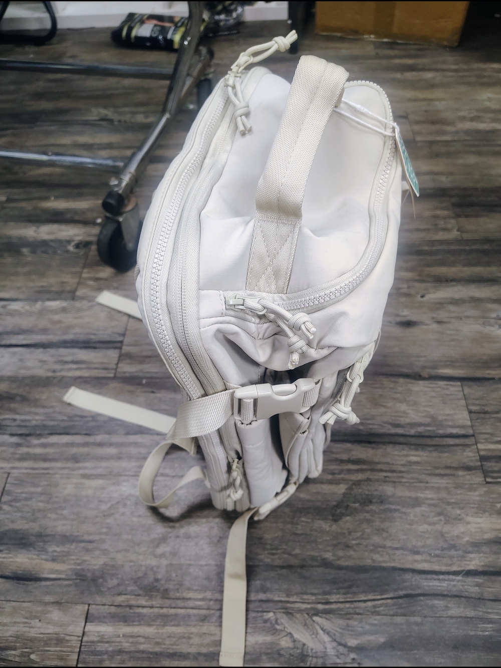 Bag Smart Men's And Women Convertible Travel Backpack in Light Beige - Picture 4 of 13